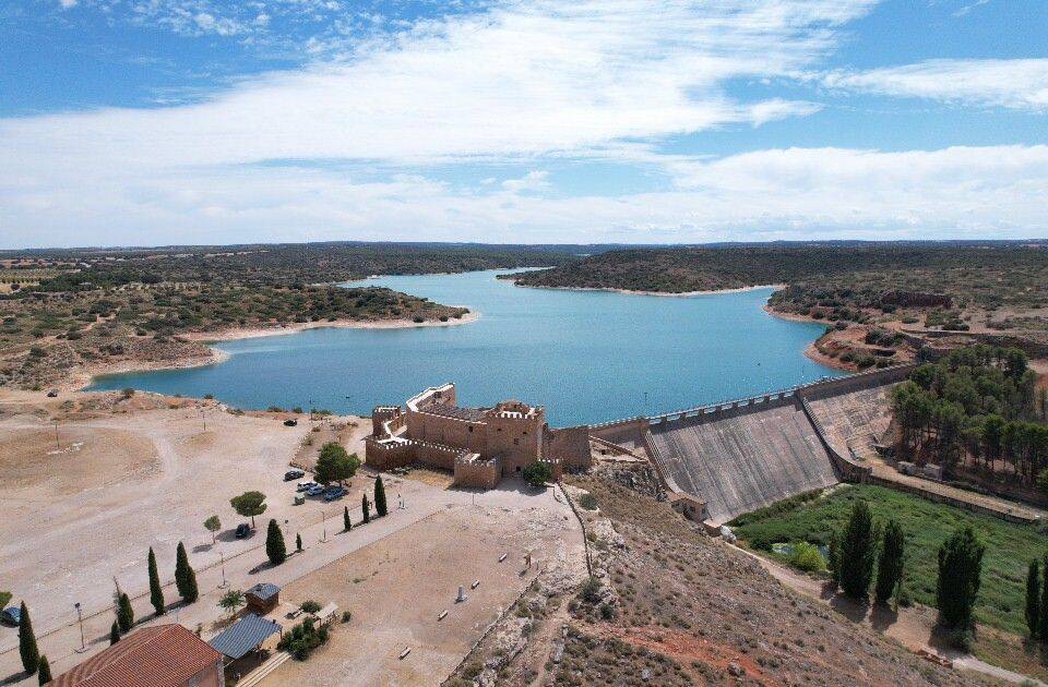 Castillo de Peñarroya: Historische Festung & kostenloser Wohnmobilstellplatz in Spanien