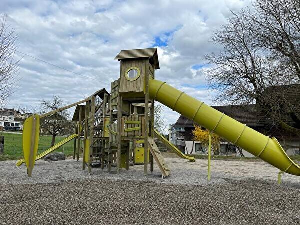 Spielplatz Bützberg mit Wohnmobil & Camper
